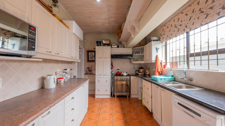 5 Bedroom Property for Sale in Struisbaai Western Cape